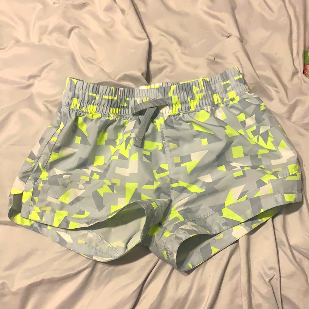 Youth Medium Under Armour Shorts